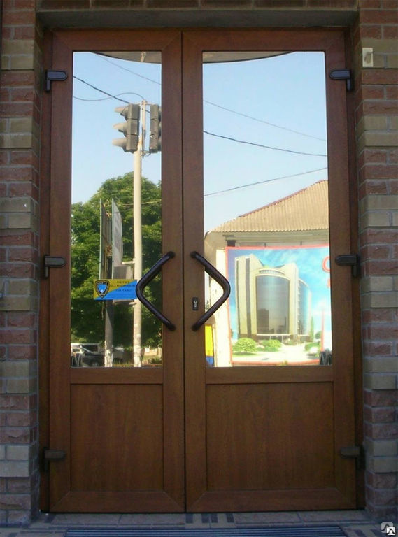 коричневая дверь