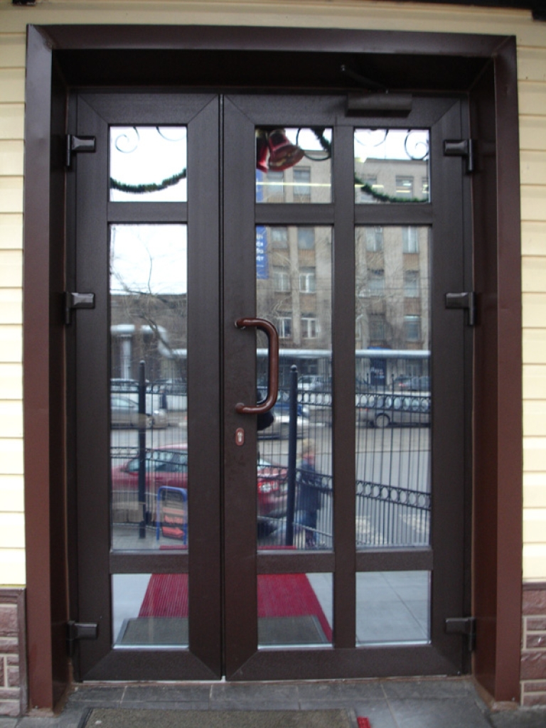 ламинированная коричневая дверь
